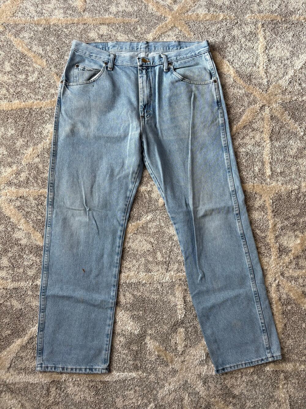 Wrangler Regular Fit light wash blue jeans men's size 36x30